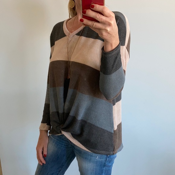 Color Block, Twist Front Tunic Top - Picture 5 of 7